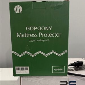 Queen Mattress Protector - Waterproof, Green